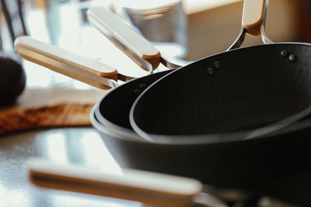 enzo 日本製 燕三条 女性も振れる中華鍋 22cm 炒め料理に ガス火・IH