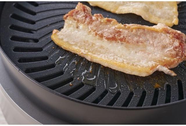 グリル グリルプレート 焼肉グリル 日本製 国産 スモークレス ホットプレート 焼肉プレート 減煙 無煙 トングセット カセットガス フッ素加工 おうち焼肉 家庭用 キッチン ホームパーティー用(代引不可)【送料無料】_3