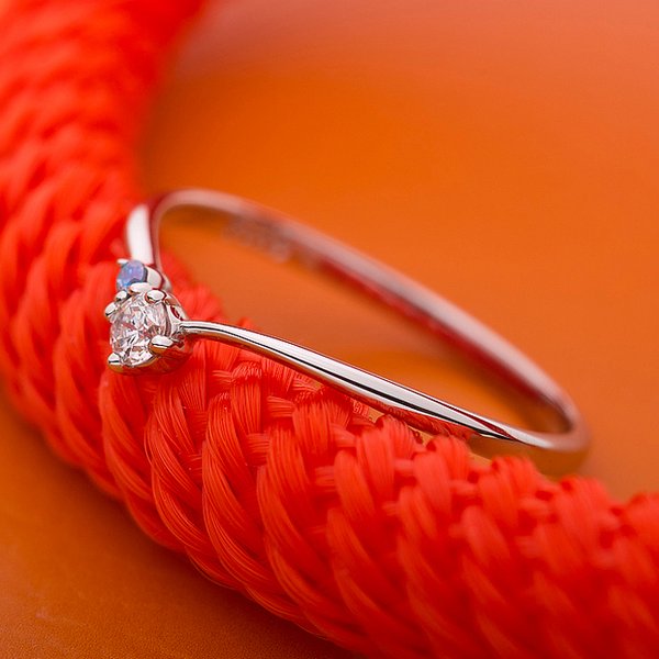 【鑑別書付】プラチナPT950 天然ダイヤリング ダイヤ0.05ct アイスブルーダイヤ0.01ct 9号 V字モチーフ（代引不可）の通販は 26,370円