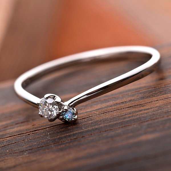 【鑑別書付】プラチナPT950 天然ダイヤリング ダイヤ0.05ct アイスブルーダイヤ0.01ct 12.5号 V字モチーフ（代引不可）の通販は