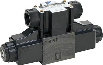 ダイキン 電磁パイロット操作弁【KSO-G02-4CA-30】(空圧・油圧機器・油圧バルブ)【送料無料】