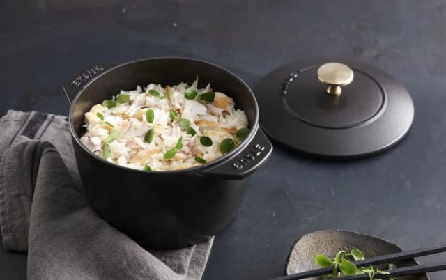 STAUB ラ・ココット de GOHAN Mサイズ グレー おまけ付き！】STAUB