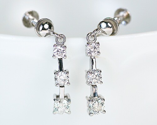 イヤリング　ダイヤモンド　0.5ct　18金　ホワイトゴールド　K18　WG　スリーストーン　3ストーン　3石　レディース　アクセサリー　ジュエリー　ギフト　122289　ダイヤの通販は