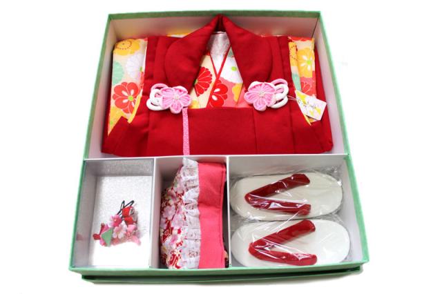 【送料無料】三歳/3才女児お祝い着（古典柄菊/着物：ピンク×肌色/被布：赤色/七五三・洗える）