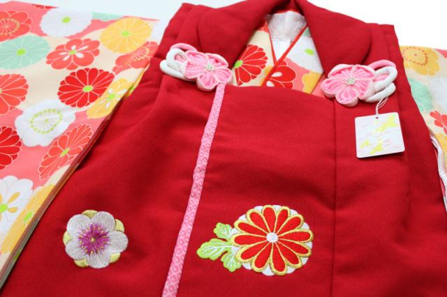 【送料無料】三歳/3才女児お祝い着（古典柄菊/着物：ピンク×肌色/被布：赤色/七五三・洗える）_2