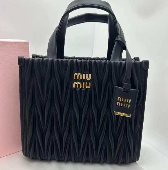 MIUMIU バック　黒