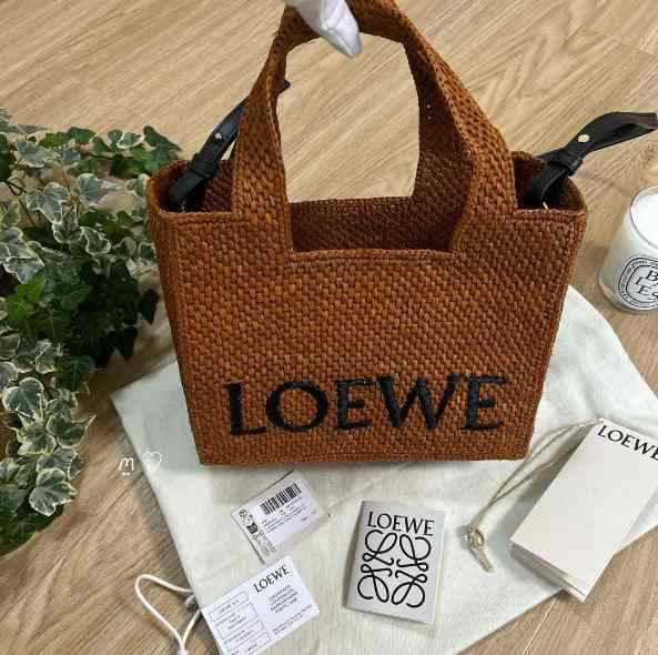 新品 新作 LOEWEロエベ　フォントトートスモール　カゴバッグ　ハニーゴールド