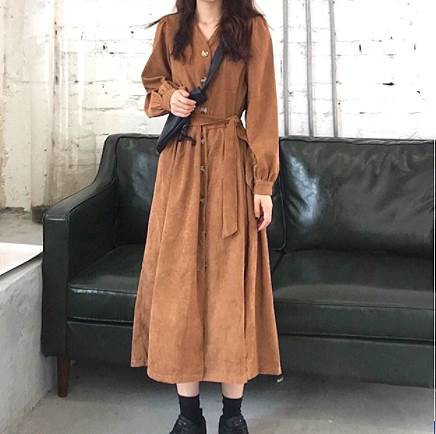 ワンピース ロング丈 長袖 Vネック 黒 ブラック 韓国流行 茶色 ブラウン ストレート ウエストリボン かわいい 大人可愛い きれいめ シンプル カジュアル 上品 大人可愛い 大人女子 こなれ感 メンズライク 個性的 主役級 存在感 無地 秋 冬 10代 20代 レディース ファッションの通販は
