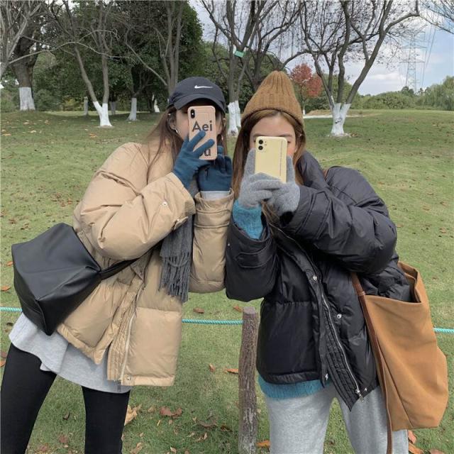 中綿入りジャケット シンプル アウター コート 韓国流行 ジャケット ブラック 黒 カーキ ショート丈 袖あり 長袖 襟付き ストレート シングルブレスト ポケット ファスナー ジッパー 綿 コットン  大人女子  大人 上品 おしゃれ  カジュアル レトロ レトロ風 ラフ レディースの通販は 5,315円