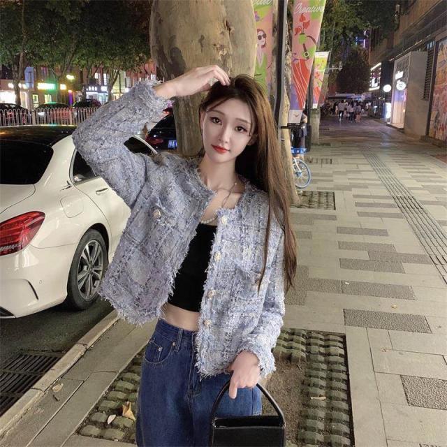 レディース ファッション ツイード レトロ ショート ジャケット 青 ブルー ピンク アウター 長袖 韓国流行 ノーカラー 襟なし ボタン かわいい 可愛い シンプル カジュアル 上品 おしゃれ お洒落 かっこいい カッコイイ 大人女子 キュート ガーリー セクシー エレガントの通販は 5,410円