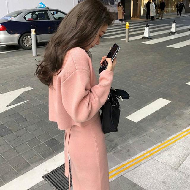 レディース ファッション 韓国 オルチャン セットアップ ツーピースセット トップス スカート カーディガン グレー 灰色 ピンク 袖あり 長袖 スリム タイト 細身 シングルブレスト ボタン 2点セット  大人女子  大人 上品 おしゃれ  きれいめ シンプル カジュアル レトロの通販は 5,180円