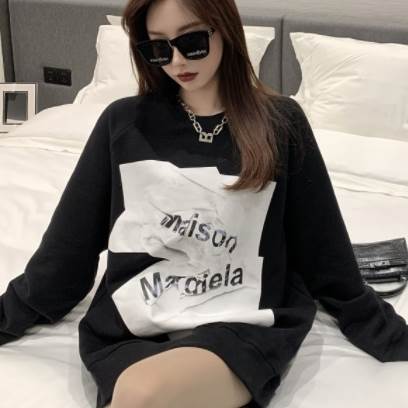 レタープリントトレーナー ミディアム丈 袖あり 長袖 ラウンドネック イージー 大人可愛い カジュアル 大人 おしゃれ お洒落 かっこいい 大人女子 こなれ感 ラフ マニッシュ ボーイッシュ ラブリー キュート ルーズ 個性的 クール モード系 モダン 主役級 レディースの通販は 5,480円