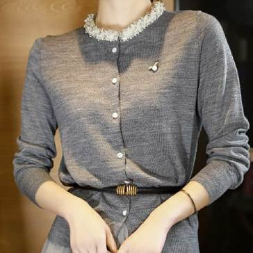 パール付きカーディガン グレー トップス ニットソー セーター カーディガン スリム 細身 ストレート スマート かわいい きれいめ シンプル 大人 上品 おしゃれ 大人可愛い 大人女子 こなれ感 ラフ クール モード系 セクシー エレガント 無地 春 秋 冬 二次会 レディースの通販は