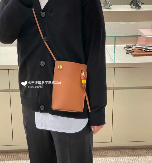 LOEWEクラシックオールマイティー通勤ハンドバッグ斜めショルダーバッグ並行輸入品の通販は 28,764円