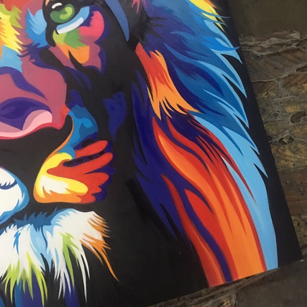 【楽天ランキング1位獲得】【原画】 絵画 カラフルライオン 100cm×80cm 大型 極彩色 大きな絵 ビビッド vivid アイキャッチ 印象 スタイリッシュ 壁面装飾用 アートパネル