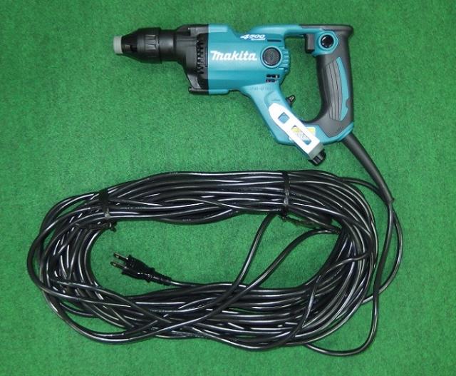 マキタ FS4100 ボード用スクリュードライバ 回転数:4500min-1 AC100V 青 高精度の仕上がり＆静かな作業性を実現 新品の通販は