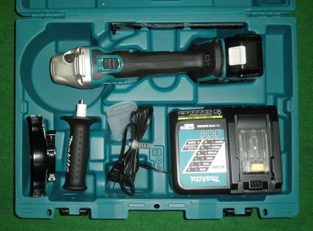 マキタ GA504DRGN 125ｍｍ-18V充電式ディスクグラインダ キックバック低減機能搭載 6.0Ahバッテリ1個付セット 新品の通販は 32,282円