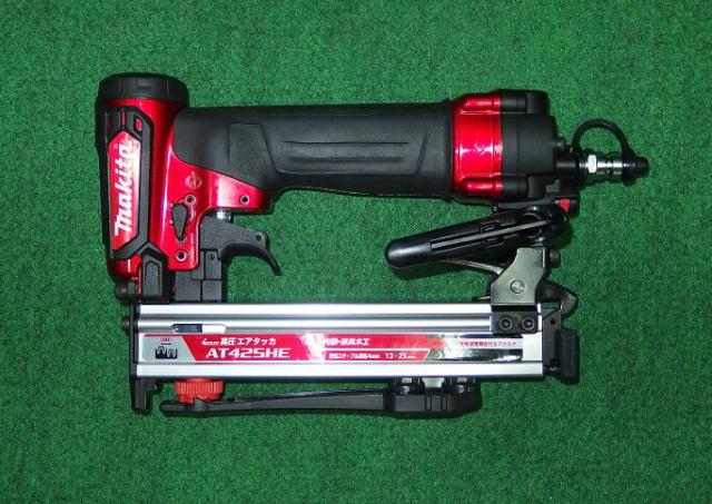 マキタ AT425HE 4mm高圧エアタッカ 赤 クラス最短＆最軽量 風量調整エアダスタ付 新品 19,566円