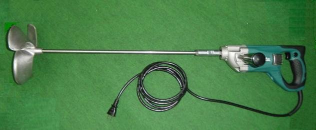 マキタ UT2204 カクハン機 AC100V 高粘度材料の攪拌に 樹脂ボデイで軽量＆二重絶縁 パワフル850W 新品 ミキサ−の通販は