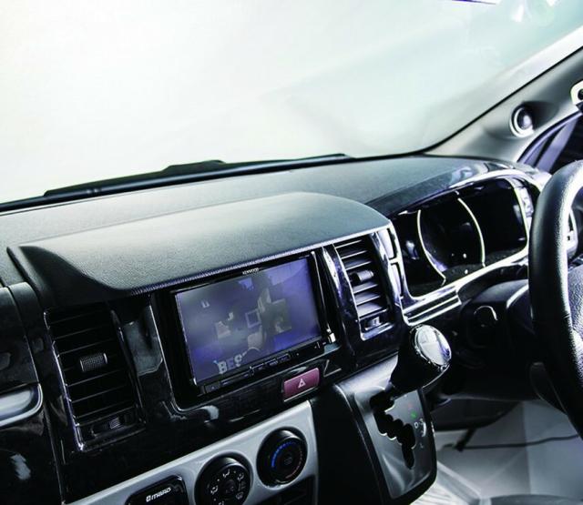 スタイリッシュモニターバイザー レザー調 200系 ハイエース ナロー 1型 2型 3型 専用 ナビバイザー 革 日射し除け 日焼け防止 カバー レガンス LEGANCE 内装 インテリア パーツ