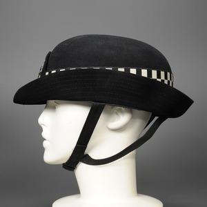 イギリス　警察　ロンドン警視庁　ヘルメット　本物 楽天市場】【中古】イギリス警察 放出品 ヘルメット F1型
