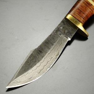 Damascus ハンティングナイフ 固定刃 ダマスカス鋼 レザースタックハンドル 革製シース付 DM-1066[bdm1066r] Damascus ハンティングナイフ 固定刃 ダマスカス鋼 レザースタック