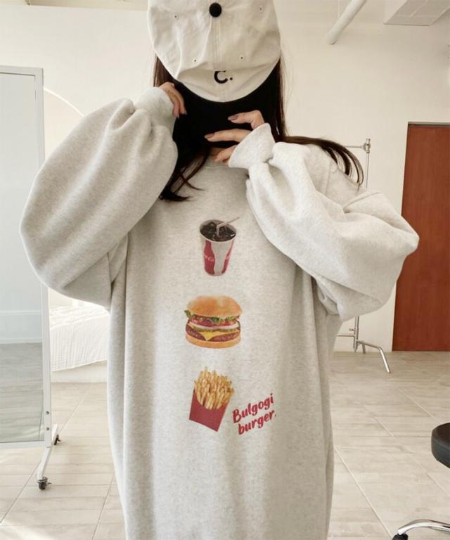 新作 バーガーセットプリント裏起毛スウェットマキシワンピース レディース トップス 秋冬 長袖 ボリューム袖 ロング丈 暖か あったか ゆったり 大きめ 大きいサイズ おしゃれ 大人 可愛い 韓国ファッション 個性的 新作 バーガーセットプリント裏起毛スウェットマキシワンピース