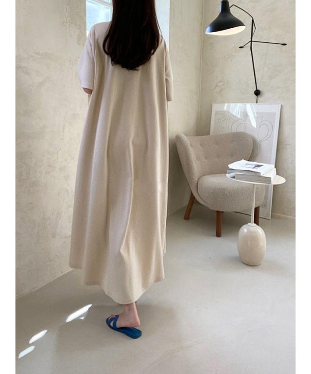 新作 ショルダータックデザインフレアマキシ丈ワンピース レディース  