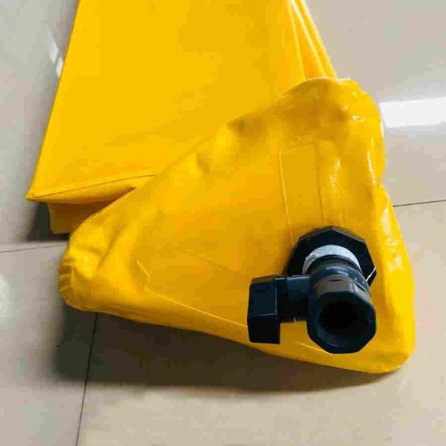 反射ブロックを備えた洪水障壁、 出入り口、ガレージ、道路、ダム用の水で満たされたハイドロバリア。 再利用可能、 印象的な色_4