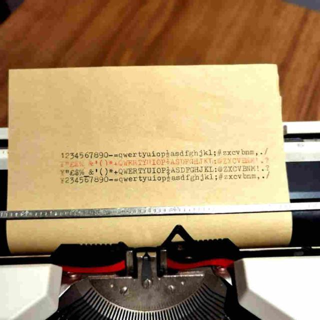 機械タイプライター昔ながらの手動タイプライター、ポータブルで使いやすい-赤黒リボンセット30 * 30 * 10CM