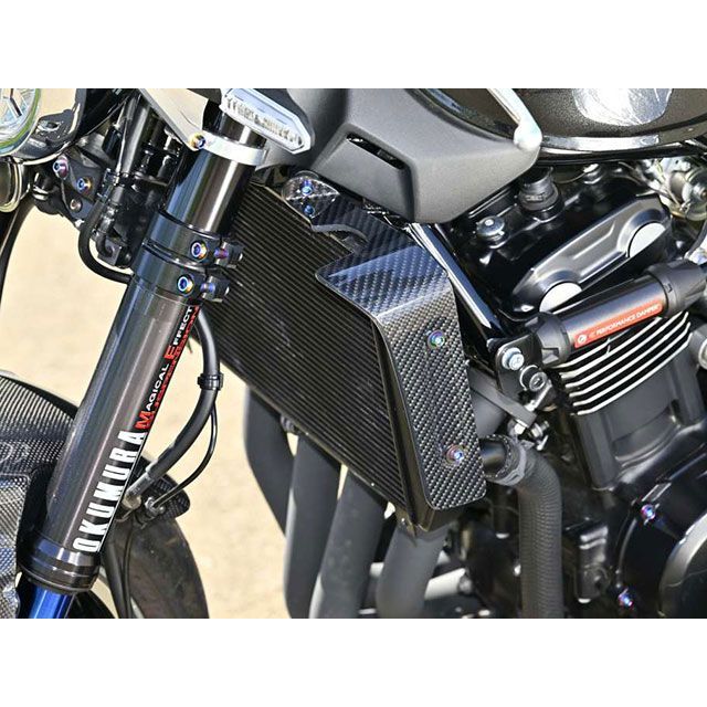 ストライカー ラジエターサイドシュラウドカーボン平織 Z900RS CAFE 2021年モデルのZ900RS/CAFE対応のカーボン製ラジエターシュラウドが
