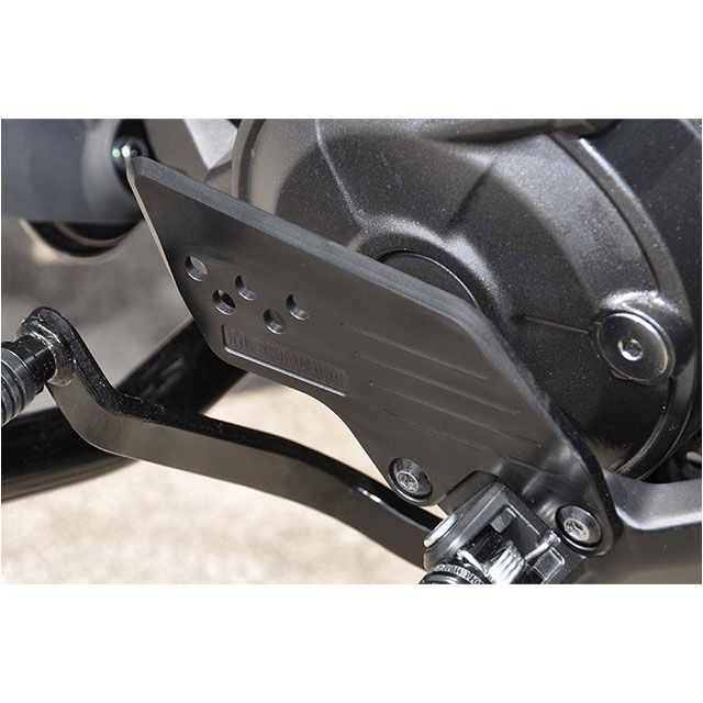 モリワキ REBEL1100 ステップホールドプレート（ブラック） MORIWAKI