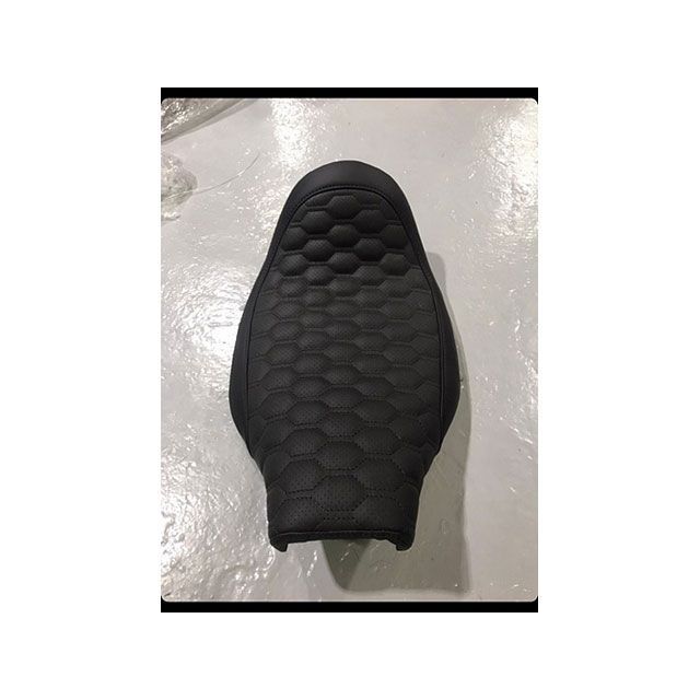 部品屋K&W BT CHOPPERS製 純正タンク対応シート パーフォーレイテッド ヘキサゴンズ ストリートボブ/ ソフテイル/ ソフテイルスリム/…の通販は 66,345円