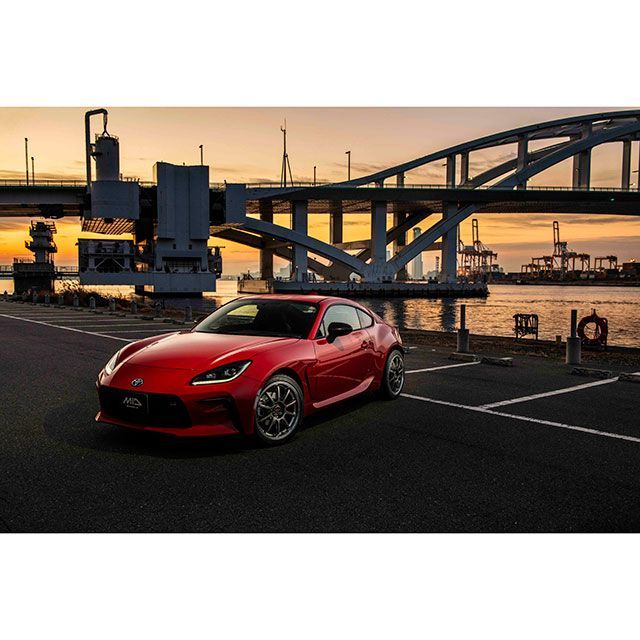 MID RMP Racing R10（RTSP レーシングチタンシルバー/リムポリッシュ） MID_1