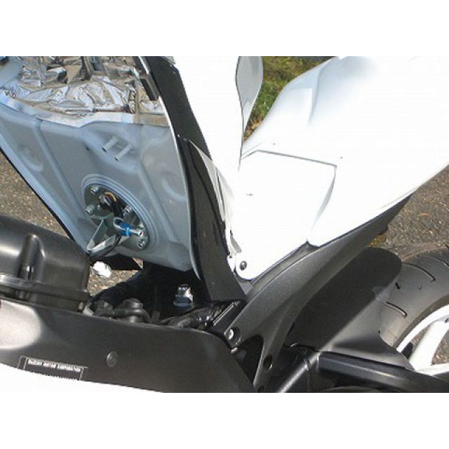 クロス クレバーウルフ GSX-R600/750 シートカウル（ラバー・ウラブタ付