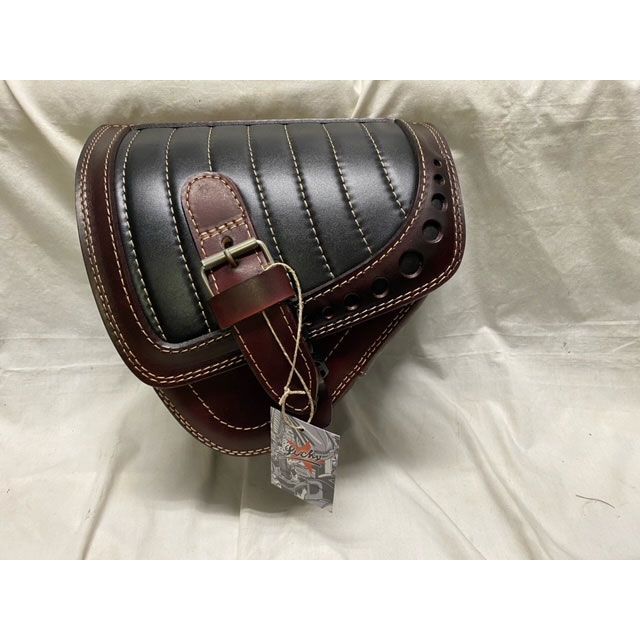 革製の絵⁈ 部品屋K&W Lucky Custom Leather製 サドルバッグ タイプ1