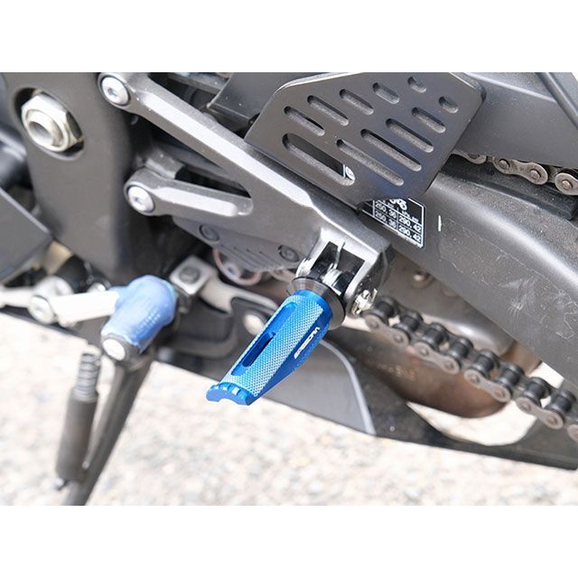SPEEDRA YZF-R6 軽銀削り出し足つき レーシングタイプ 馬乗り側 開びゃく部 しろがね色 足つき赤ちょうちん 黒いこと SPEEDRA