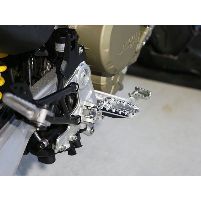 アエラ スクランブラー2G Hypermotard 698Mono アルミ削り出し可変ステップバーキット（Hypermotard698Mono） カ…_9