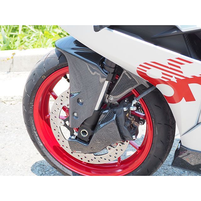 マジカルレーシング GSX-8R フロントフェンダー 材質 平織りカーボン製 Magical Racing