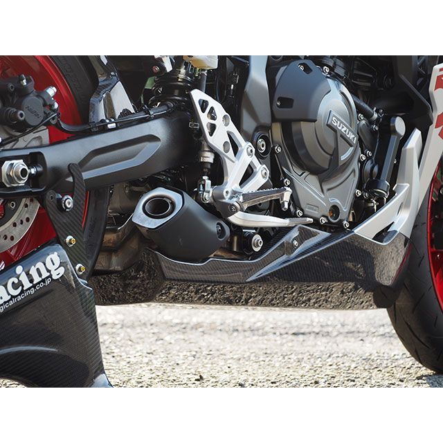 マジカルレーシング GSX-8R アンダーカウルトレイ 材質 FRP製・黒