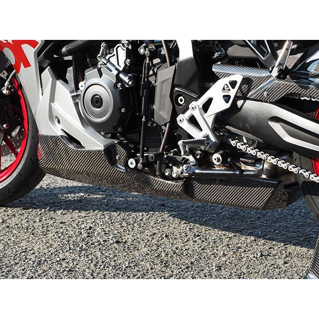 マジカルレーシング GSX-8R アンダーカウルトレイ 材質 FRP製・黒