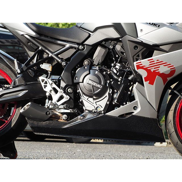 マジカルレーシング GSX-8R アンダーカウルトレイ 材質 FRP製・黒