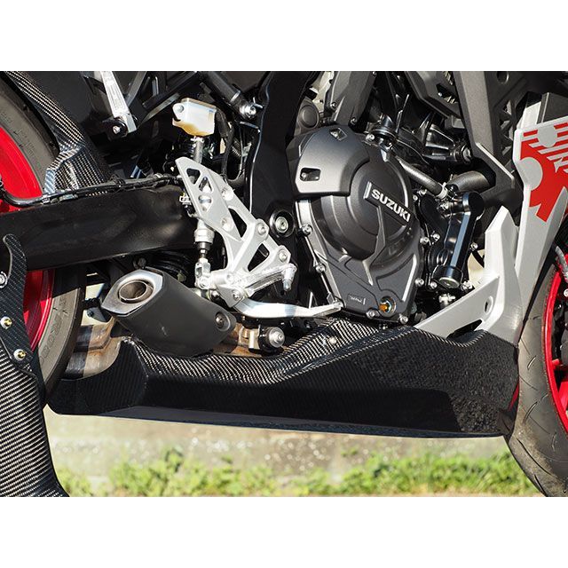 マジカルレーシング GSX-8R アンダーカウルトレイ 材質 FRP製・黒