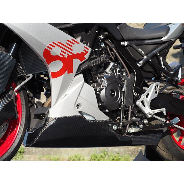 マジカルレーシング GSX-8R アンダーカウルトレイ 材質 FRP製・黒