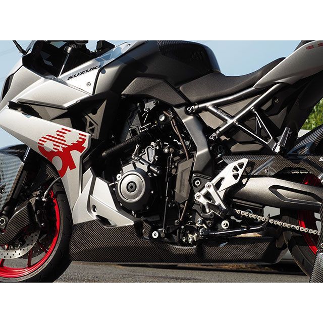 マジカルレーシング GSX-8R アンダーカウルトレイ 材質 FRP製・黒