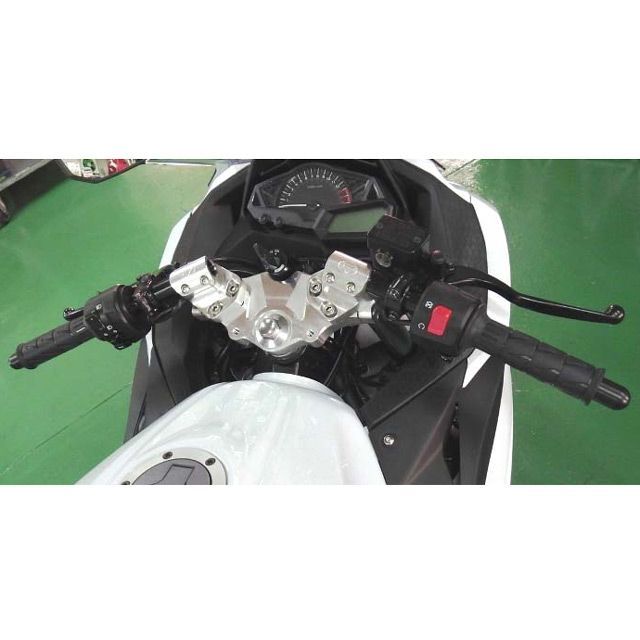中身確認用 ビートジャパン Ninja250/R レーシングハンドルキット カラー シルバー