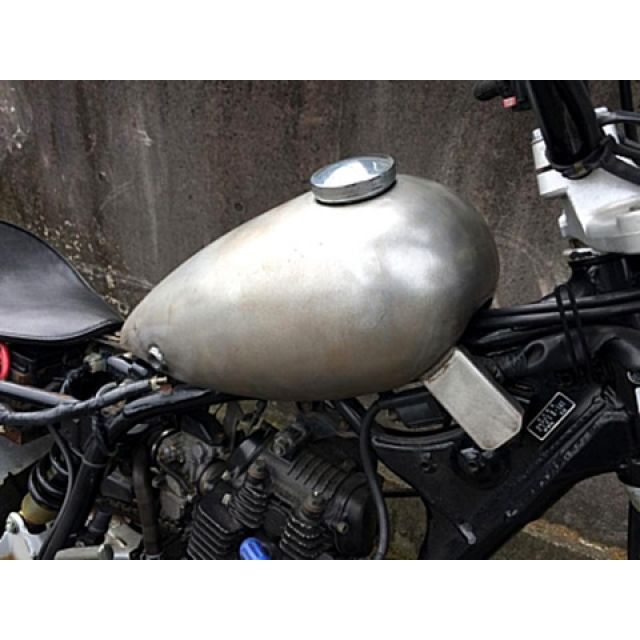 部品屋K&W TW225 マスタングタンク K&W