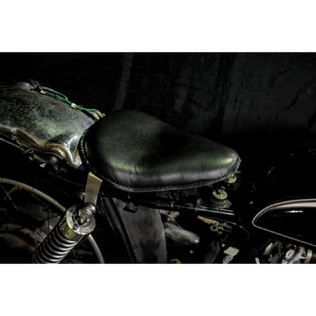 部品屋K&W SR400/500 専用ソロシートKIT リジットタイプ（本革サドルシート） カラー 黒 K&W バイクの通販は