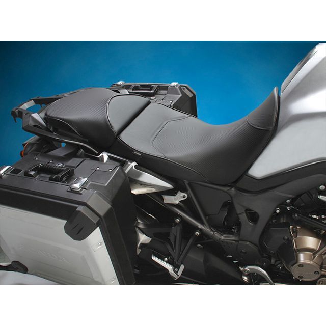 サージェント Africa Twin/CRF1000L ワールドスポーツ パフォーマンスシート CarbonFX レギュラー フロントのみ パイピン…の通販は