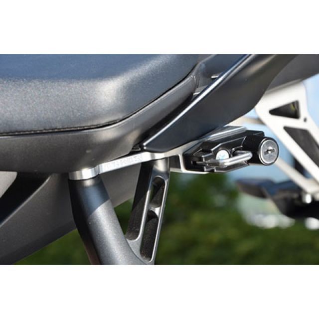 アグラス YZF-R6 ヘルメットホルダー アルミステー ブラック ヘルメットロック ブラック AGRAS バイクの通販は